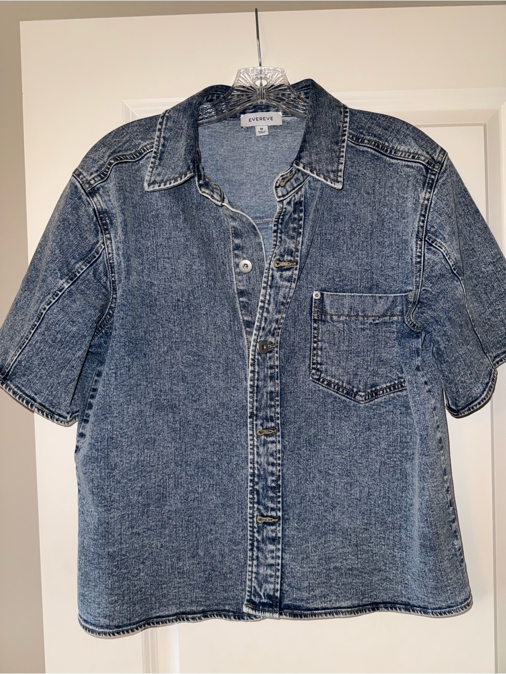 Evereve Short-Sleeve Denim Button-Up Shirt in Washed Blue